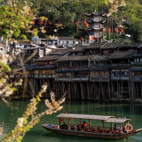 เฟิ่งหวง เมืองโบราณแห่งหูหนาน | เสน่ห์เมืองเก่าจีนกลางขุนเขา