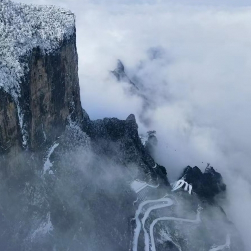 ประตูสวรรค์เทียนเหมินซาน  ทัวร์จีนห้ามพลาด