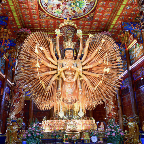 ขอพรเจ้าแม่กวนอิมพันมือ เสริมดวงโชคลาภชีวิตราบรื่น