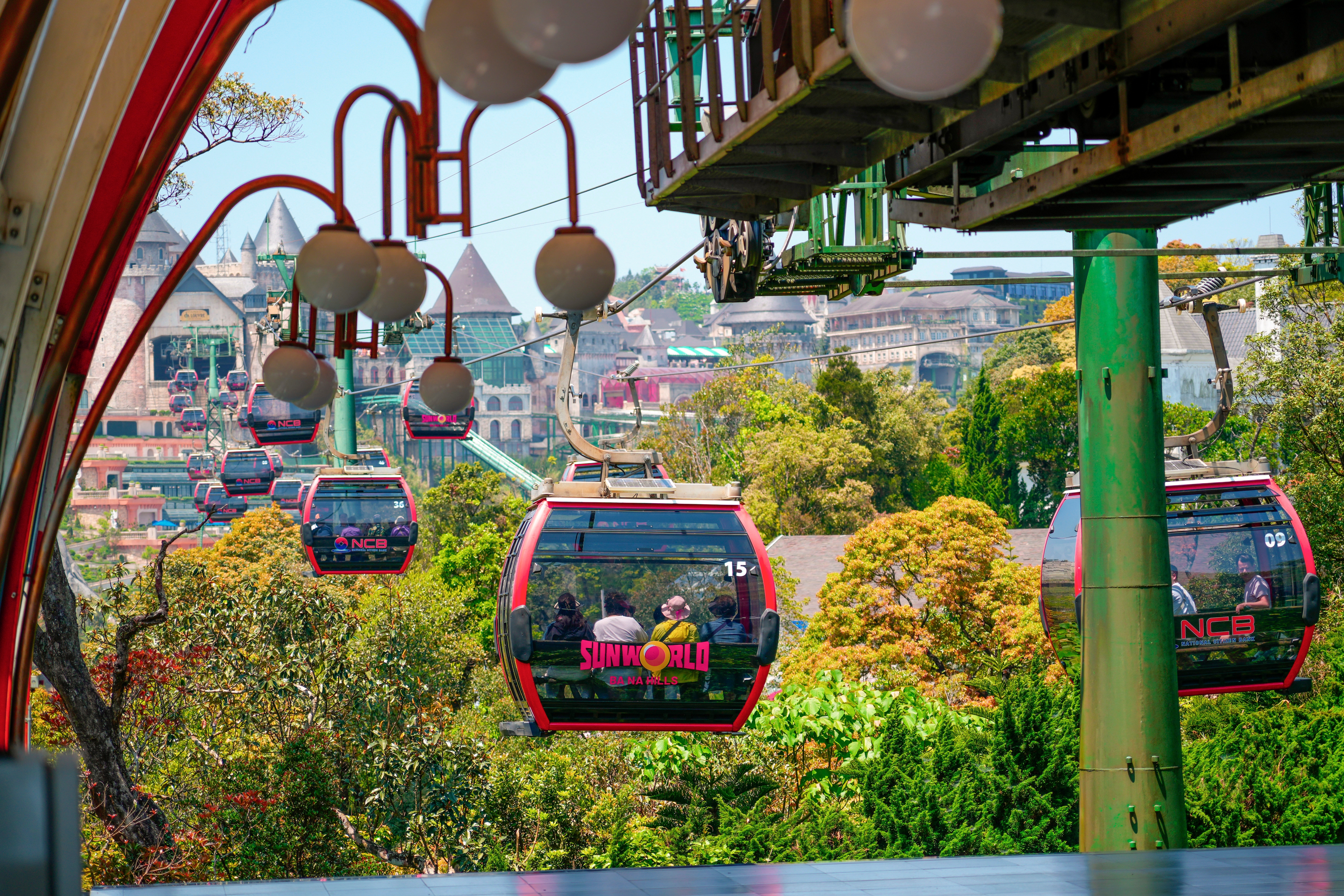 Ba Na Hills ดานัง เวียดนาม วิวภูเขาและกระเช้าลอยฟ้า
