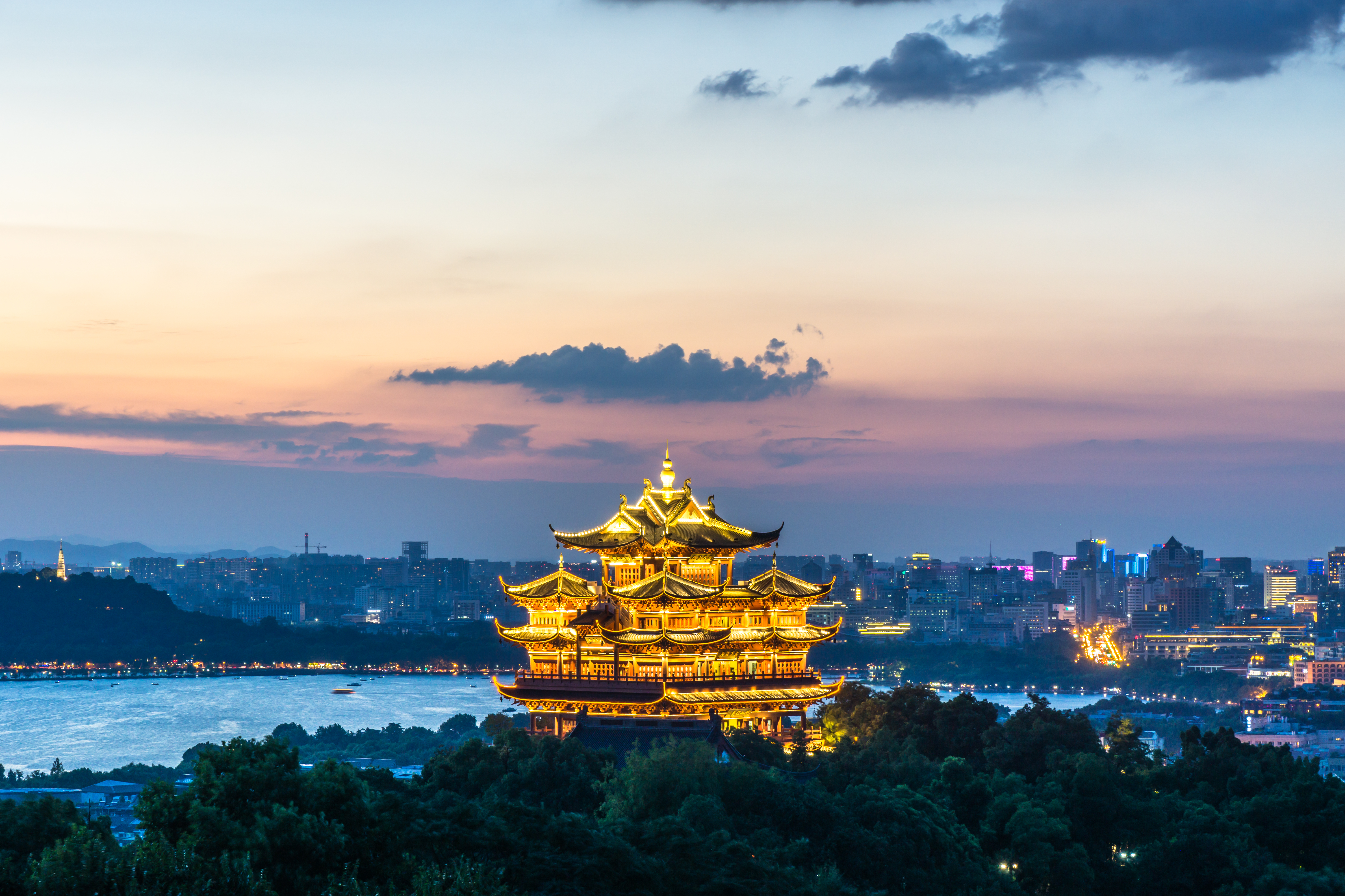 Leifeng Pagoda เจดีย์เล่ยเฟิง แลนด์มาร์กสำคัญริมทะเลสาบซีหู เมืองหางโจว ประเทศจีน