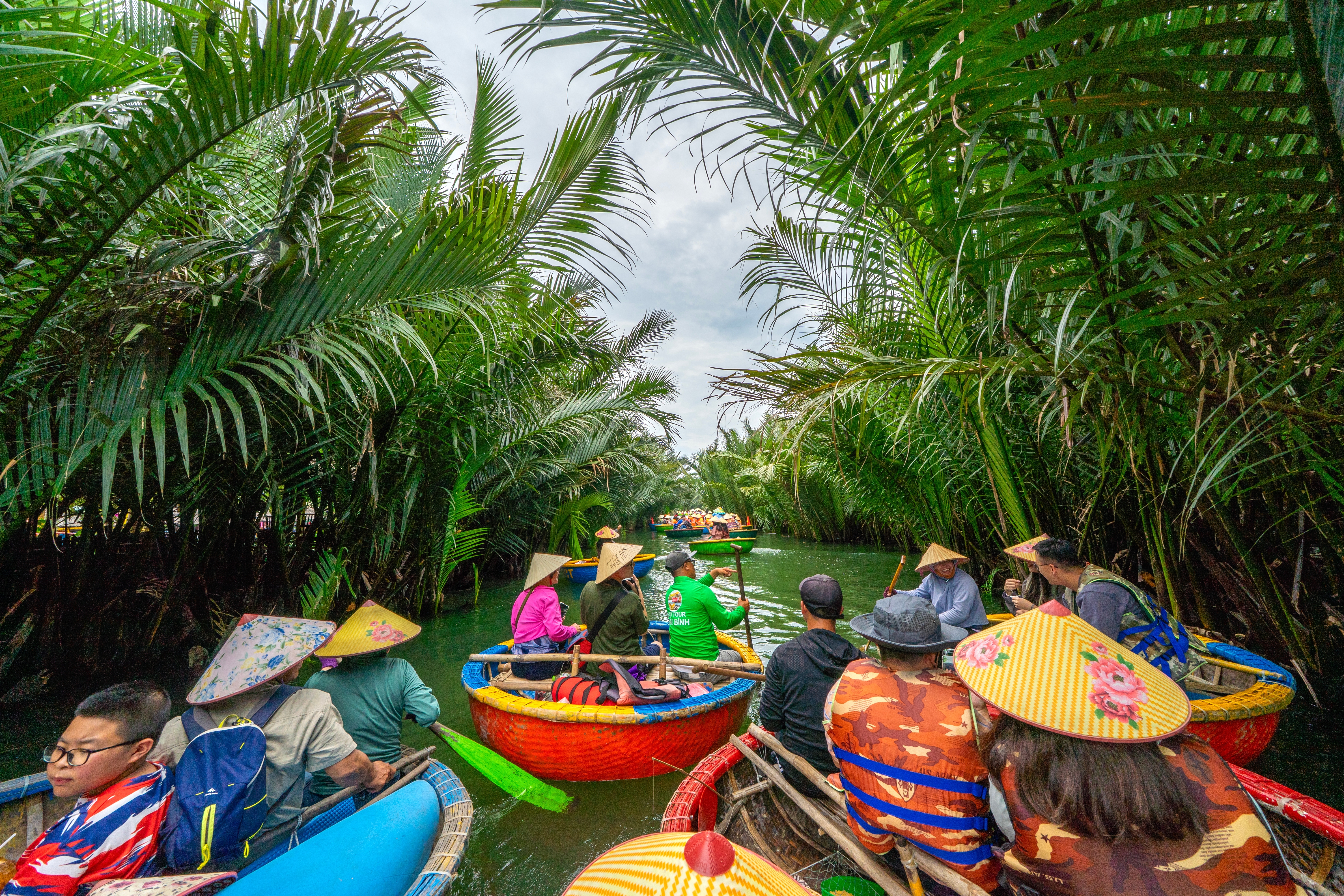 ล่องเรือกระดัง หมู่บ้านกั้มทาน เวียดนาม กิจกรรมท่องเที่ยวยอดนิยม