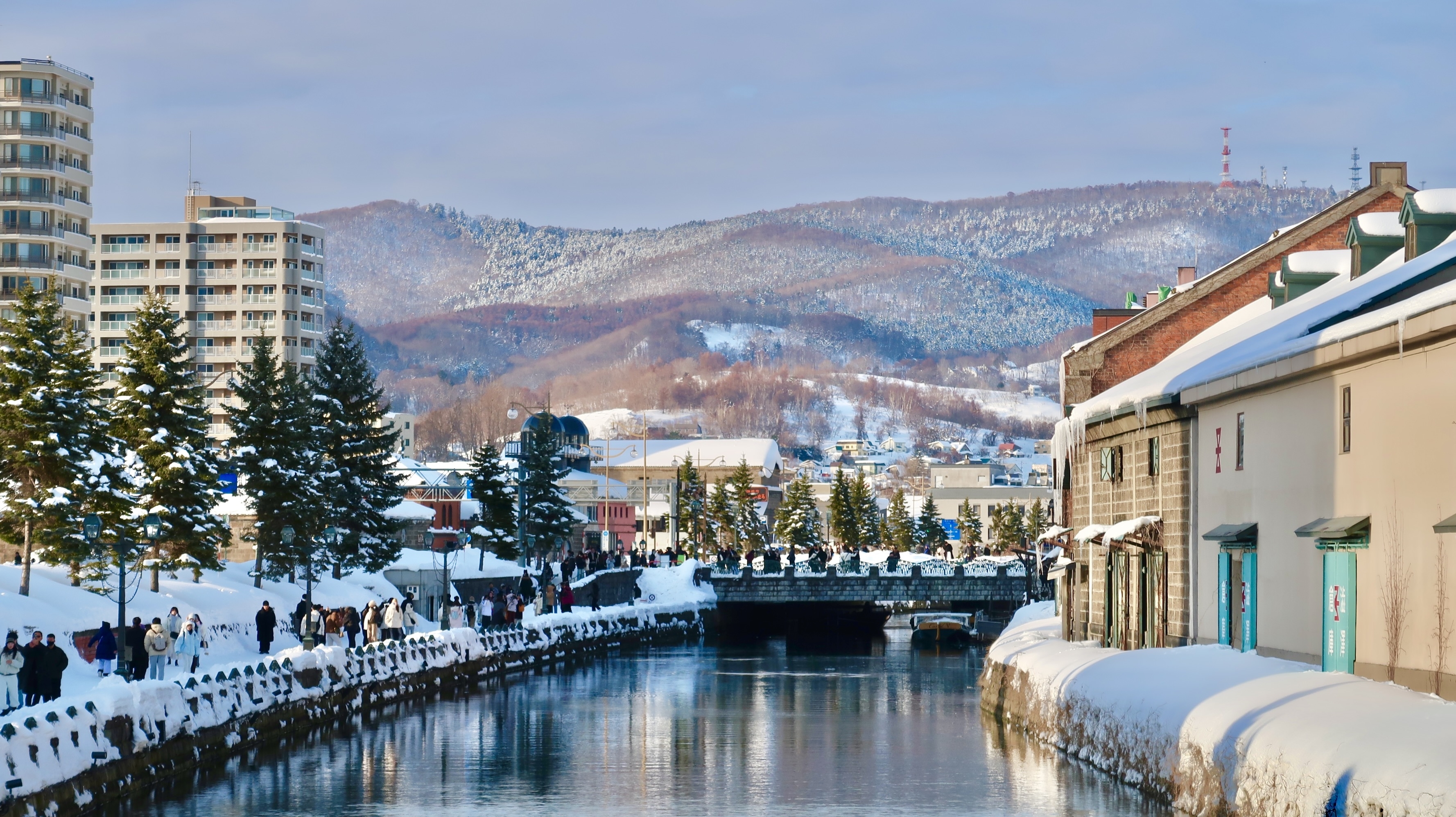 บรรยากาศความสวยงามของคลองโอตารุและโกดังอิฐแดงฮอกไกโด
