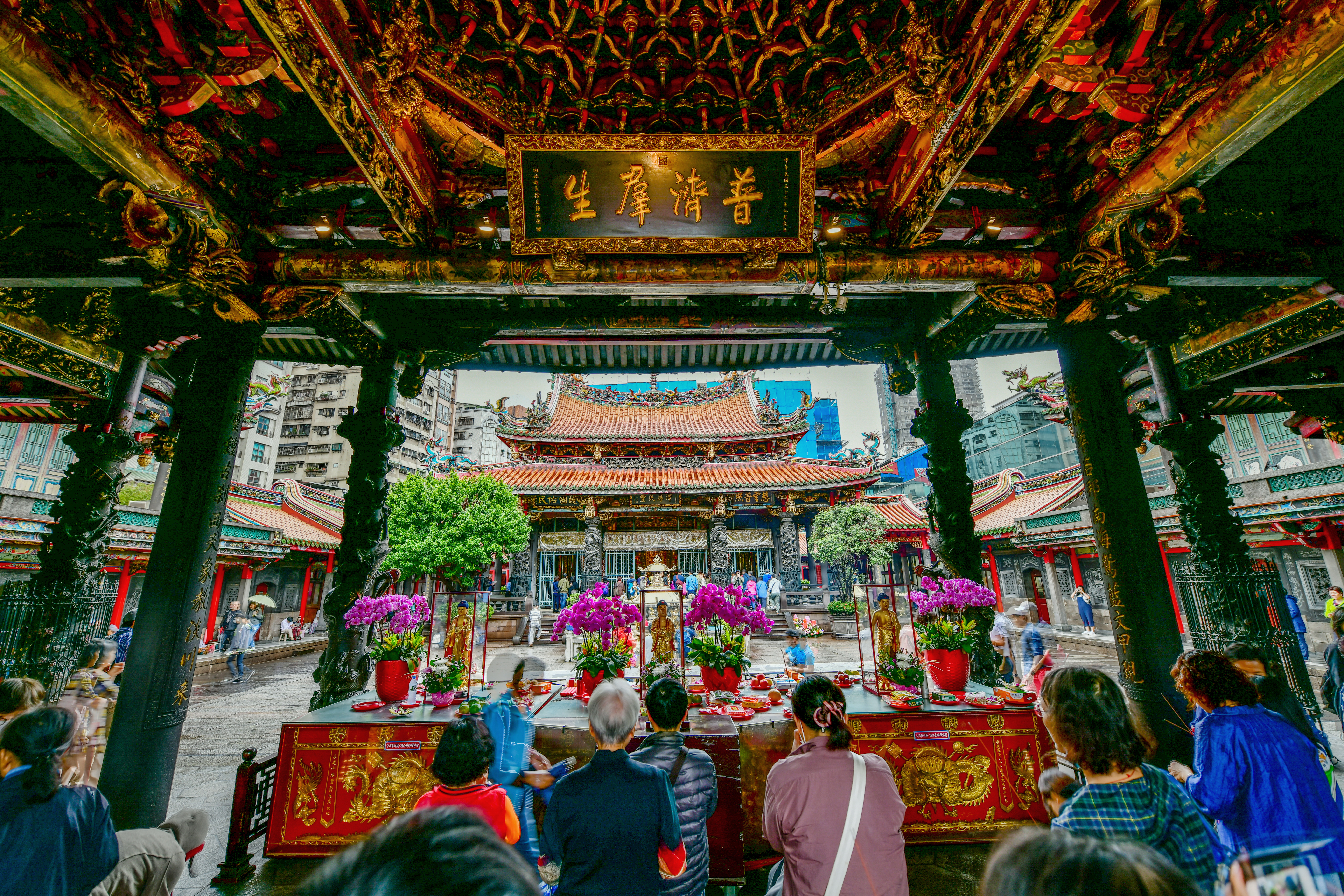 เจ้าแม่กวนอิม วัดหลงซาน ไทเป Longshan Temple สถานที่ขอพรยอดนิยมในไต้หวัน