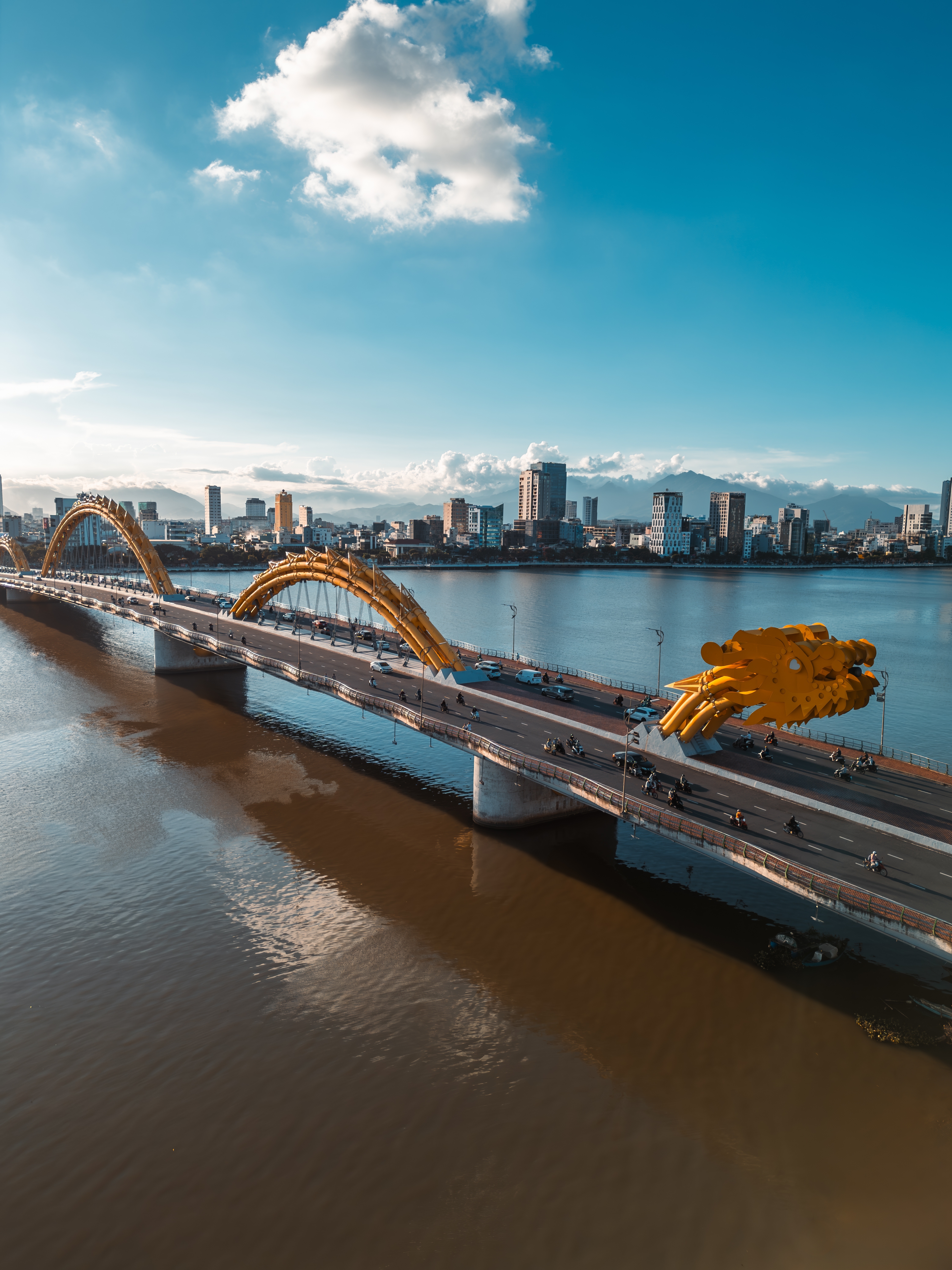 สะพานมังกร (Dragon River Bridge) แลนด์มาร์กชื่อดังในเมืองดานังทอดข้ามแม่น้ำฮัน