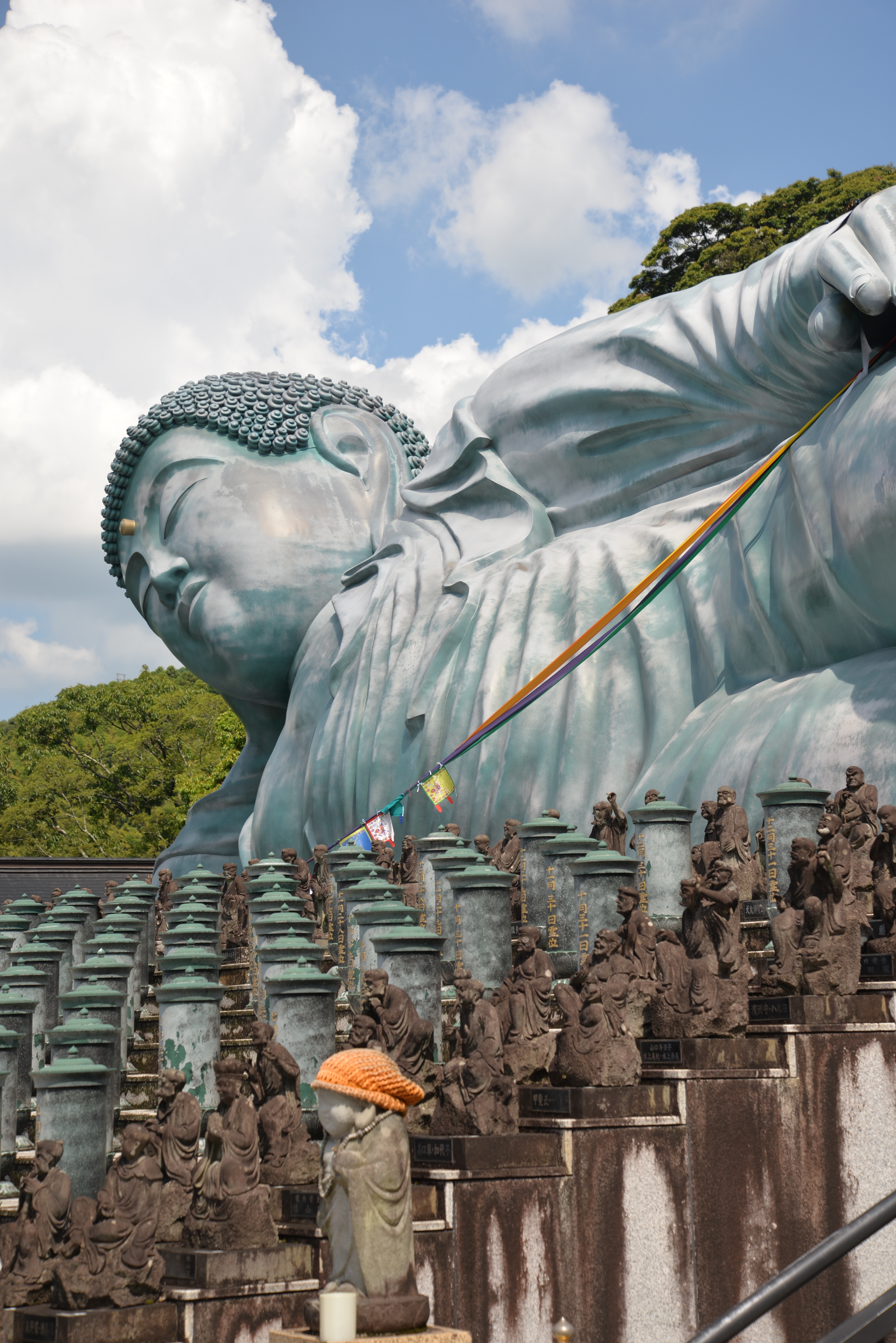 บรรยากาศทางเข้าและศาสนสถานภายในวัดนันโซอิน ฟุกุโอกะ ประเทศญี่ปุ่น