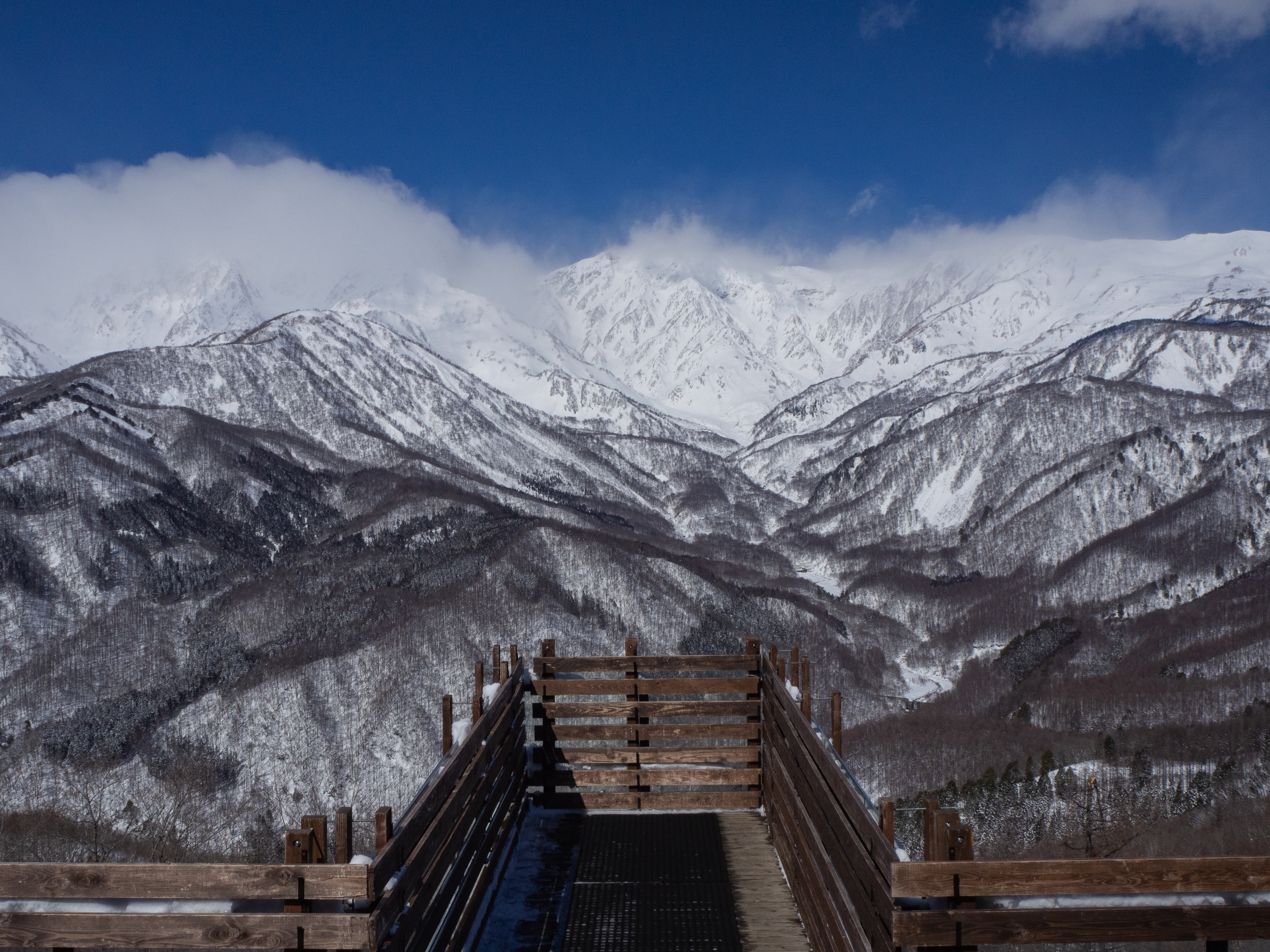 กิจกรรมเล่นสกีและจุดชมวิวหิมะที่ Hakuba ประเทศญี่ปุ่น
