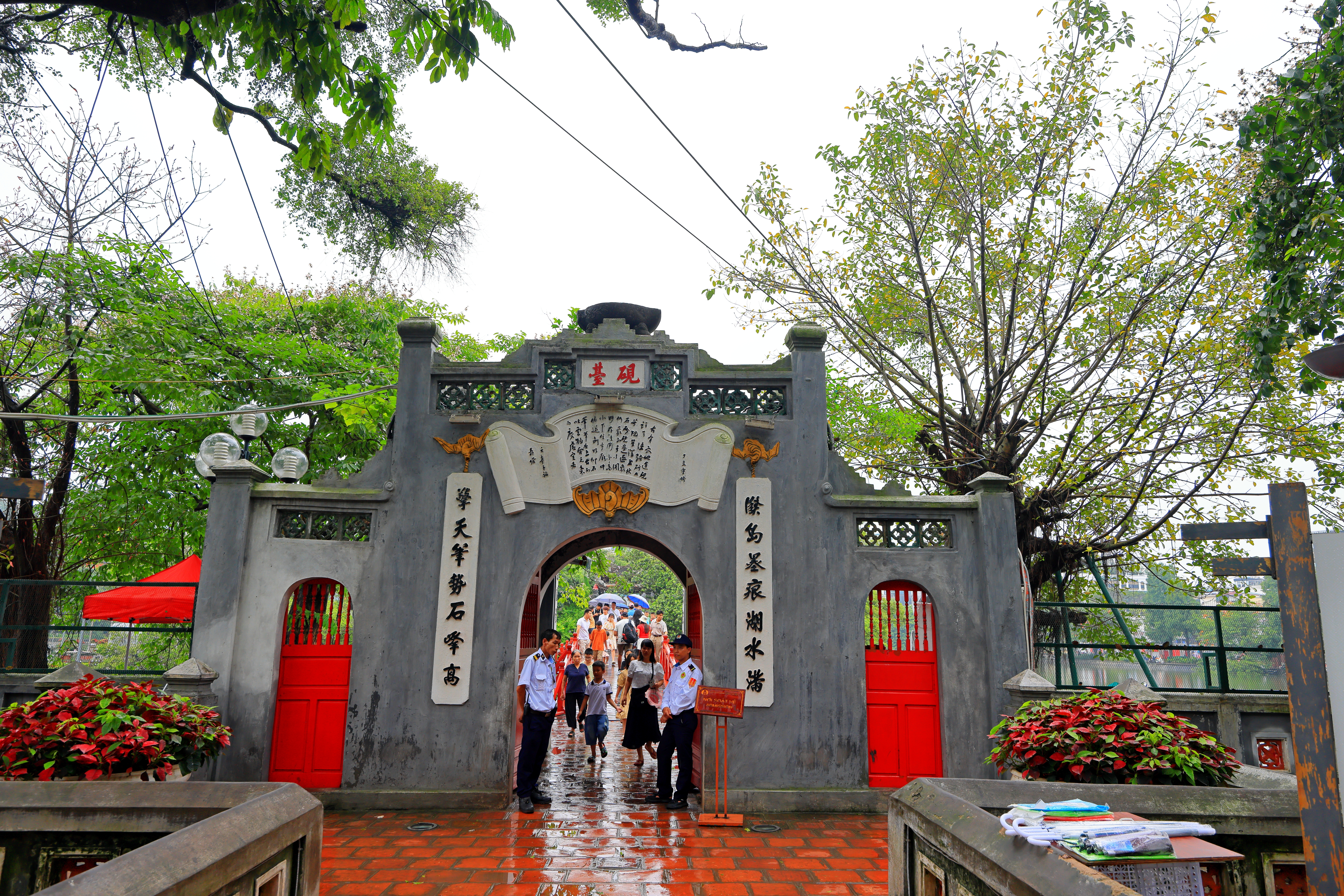 ศาลเจ้าและสถาปัตยกรรมภายในวัดเนินหยก Ngoc Son Temple ฮานอย