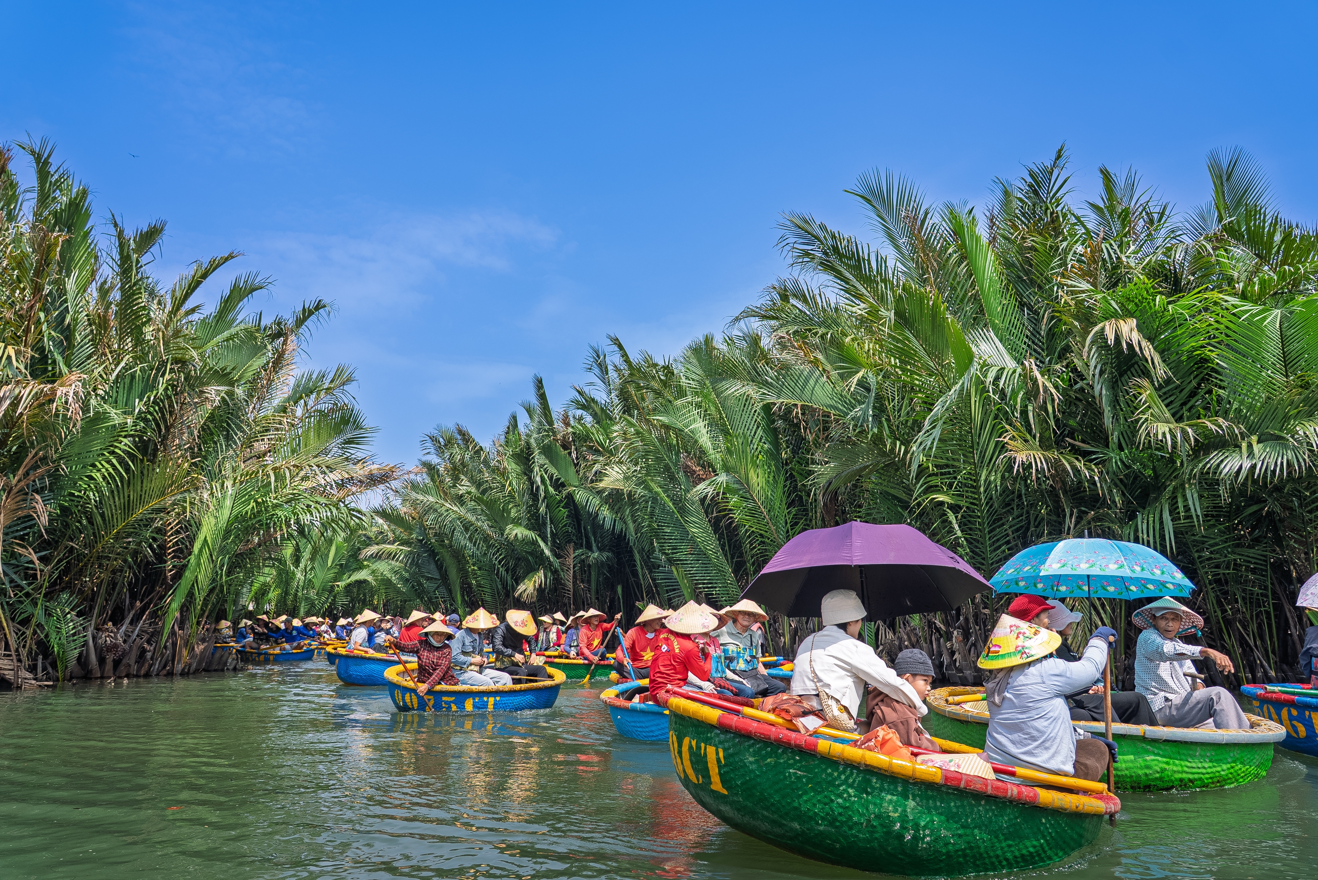 เรือกระด้งเวียดนาม ภูมิปัญญาชาวบ้านทำจากไม้ไผ่สานทรงกลม