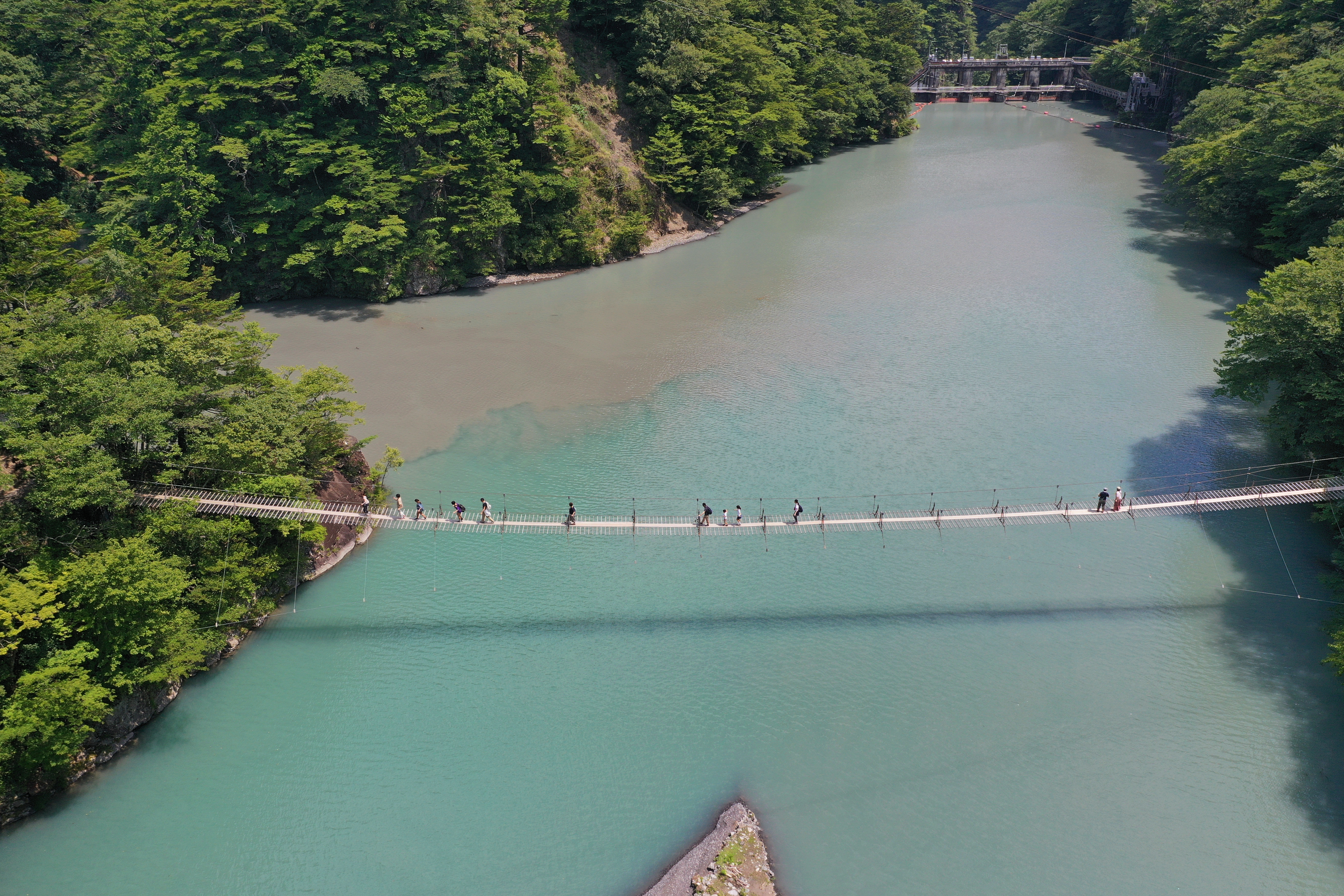 เส้นทางเดินทางไปสะพานยูเมะ โนะ สึริบาชิใน Sumata Gorge