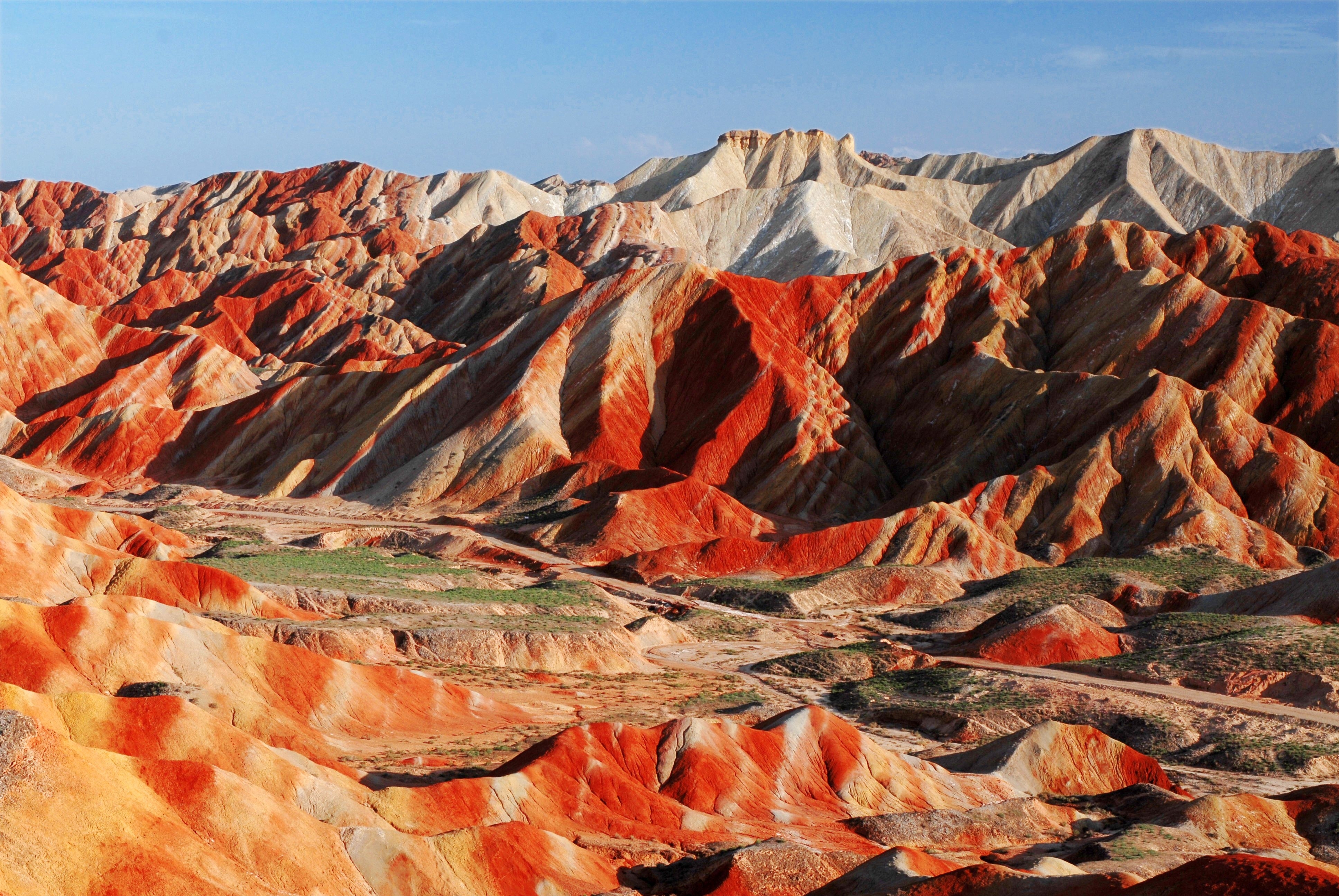 ภูเขาสายรุ้งจางเย่ สีแดง ส้ม เหลือง เขียว จากธรรมชาติ Rainbow Mountains China