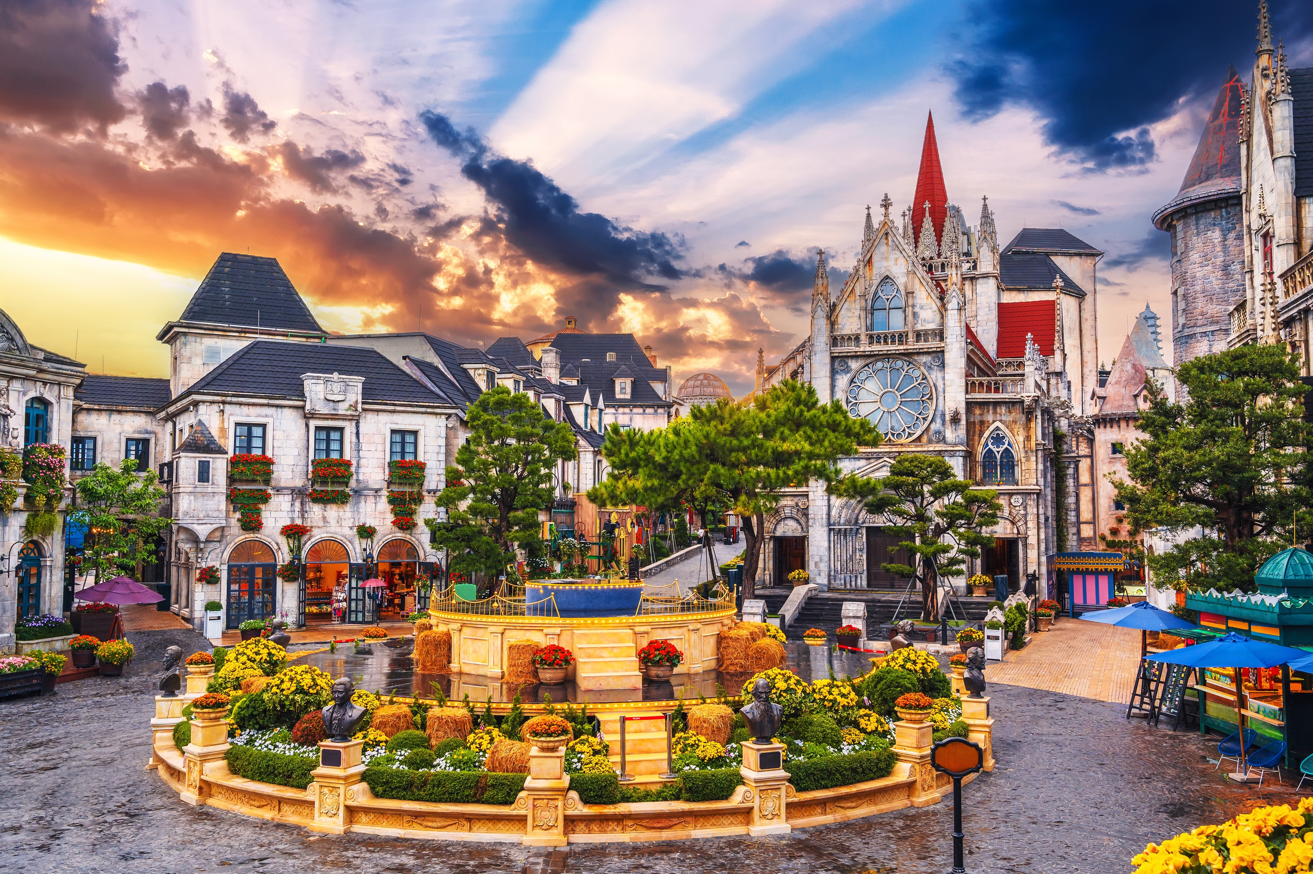 บรรยากาศสถาปัตยกรรมยุโรปสไตล์ฝรั่งเศสภายในบานาฮิลส์ (Ba Na Hills)