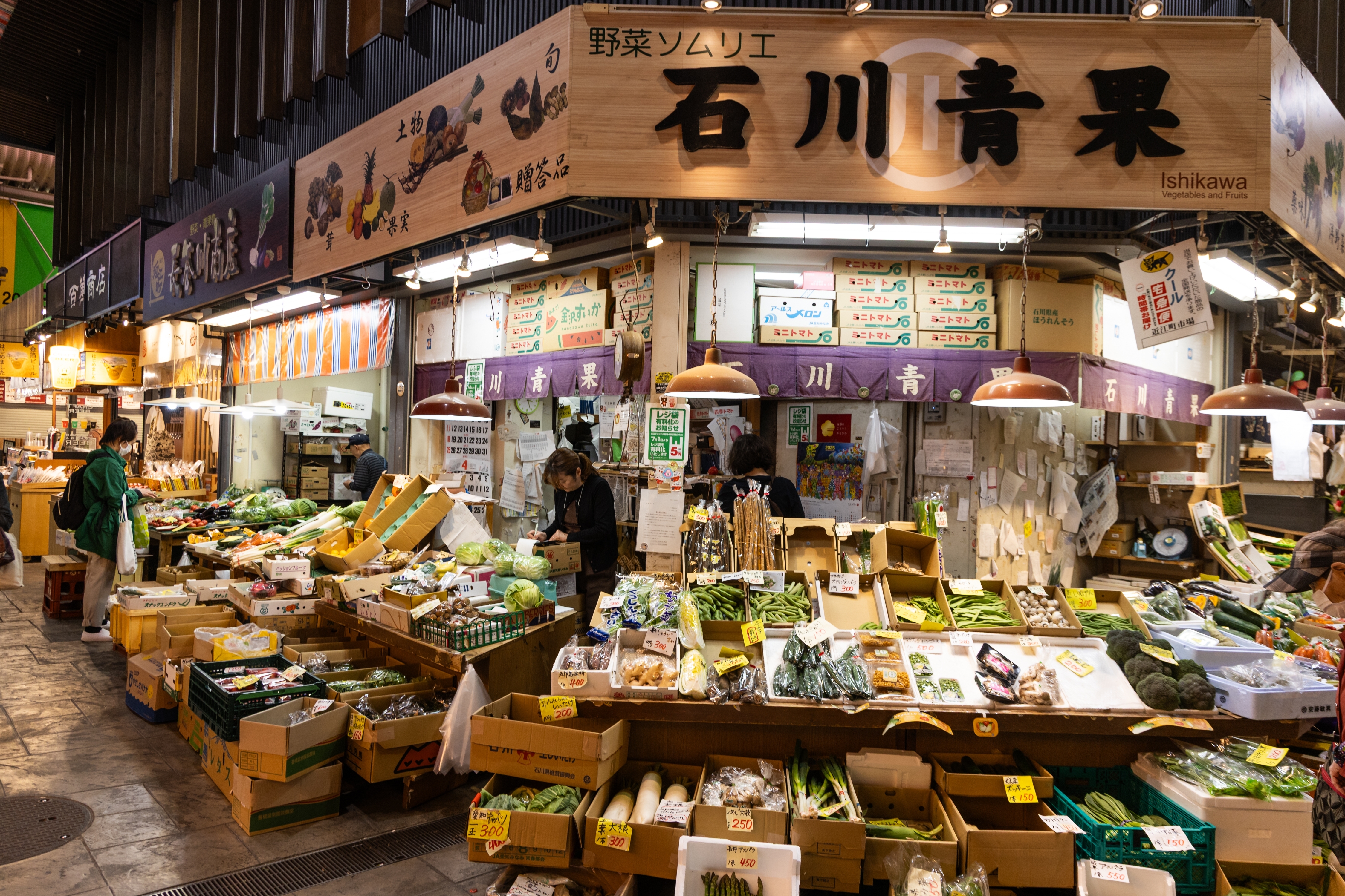 ตลาดโอมิโจ คานาซาวะ แหล่งรวมอาหารทะเลสดญี่ปุ่น