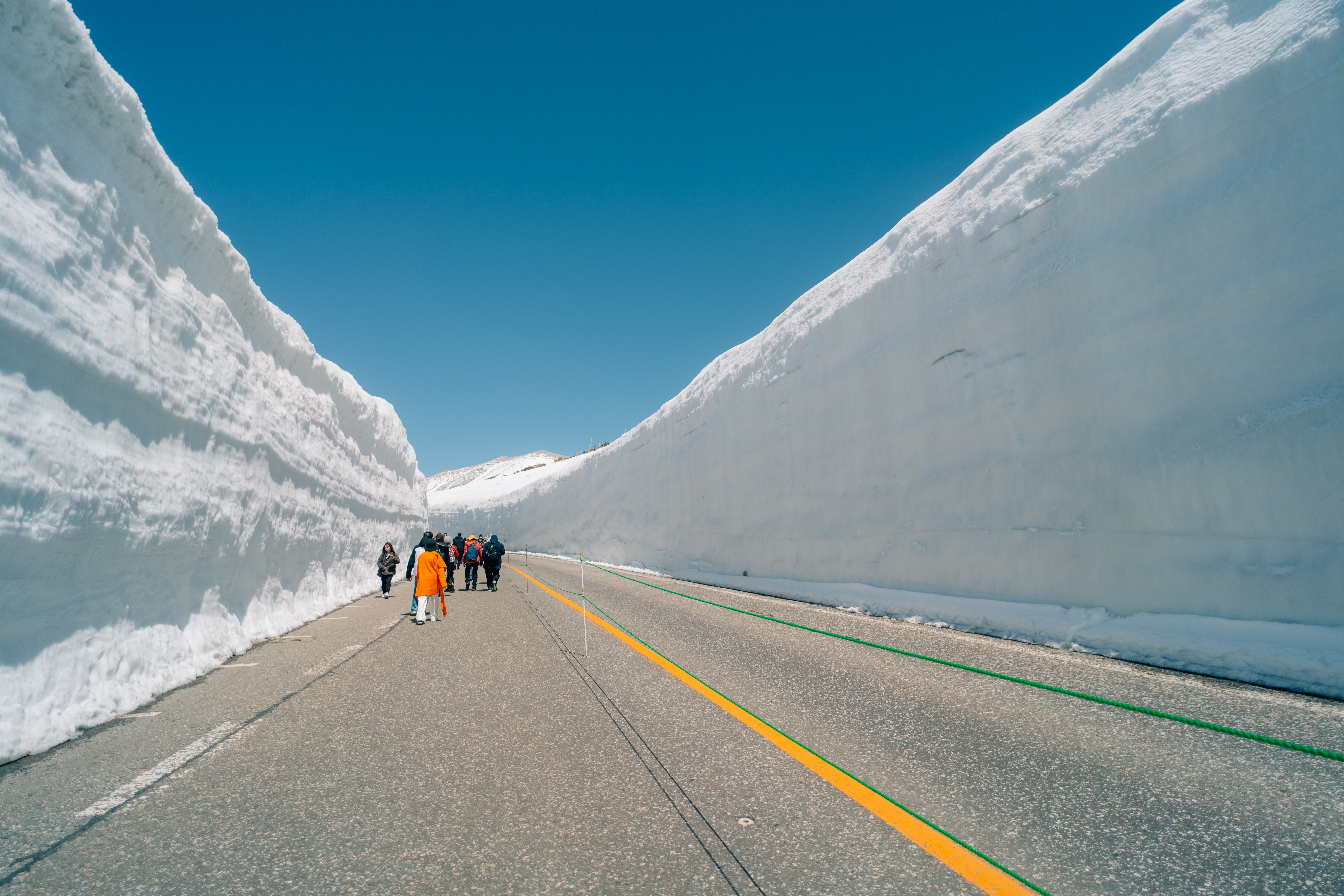 การเดินทางเส้นทาง Tateyama Kurobe มีทั้งรถบัส รถไฟ และกระเช้า Japan Alps Route