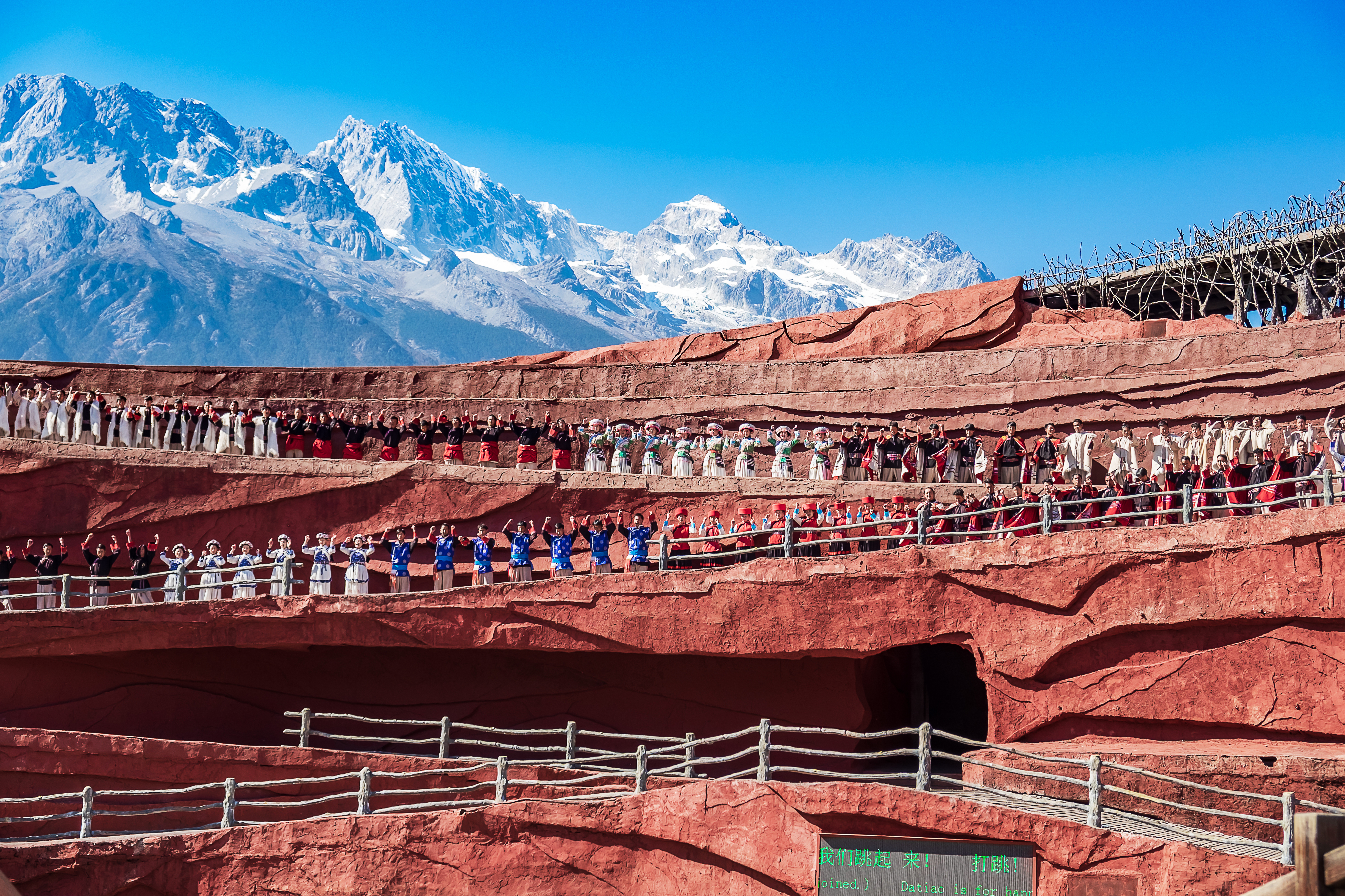 ภูเขาหิมะมังกรหยก ฉากหลังจริงของโชว์ Impression Lijiang