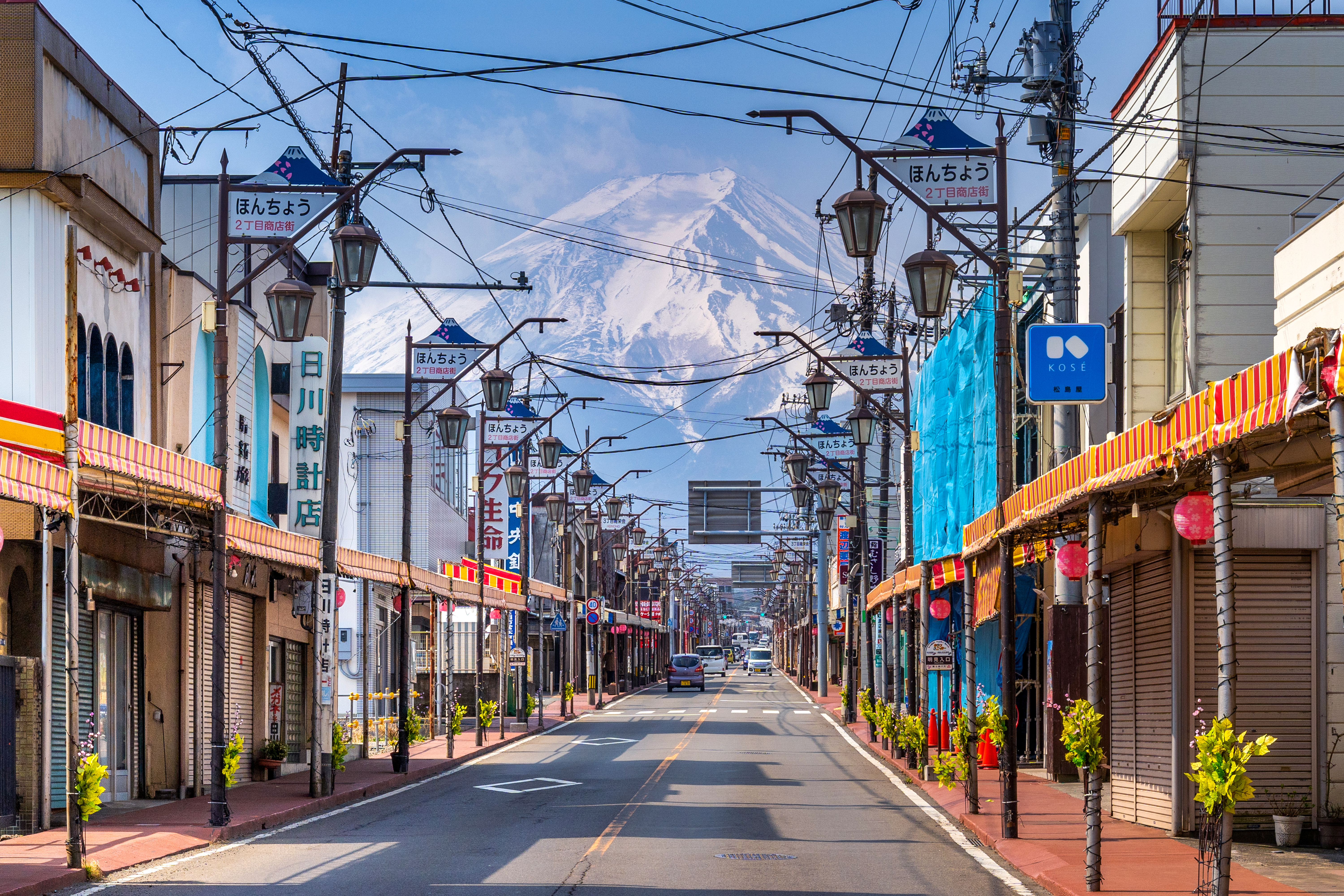 มุมถ่ายรูปถนนสายสตรีทสถานีชิโมโยชิดะ วิวภูเขาไฟฟูจิ