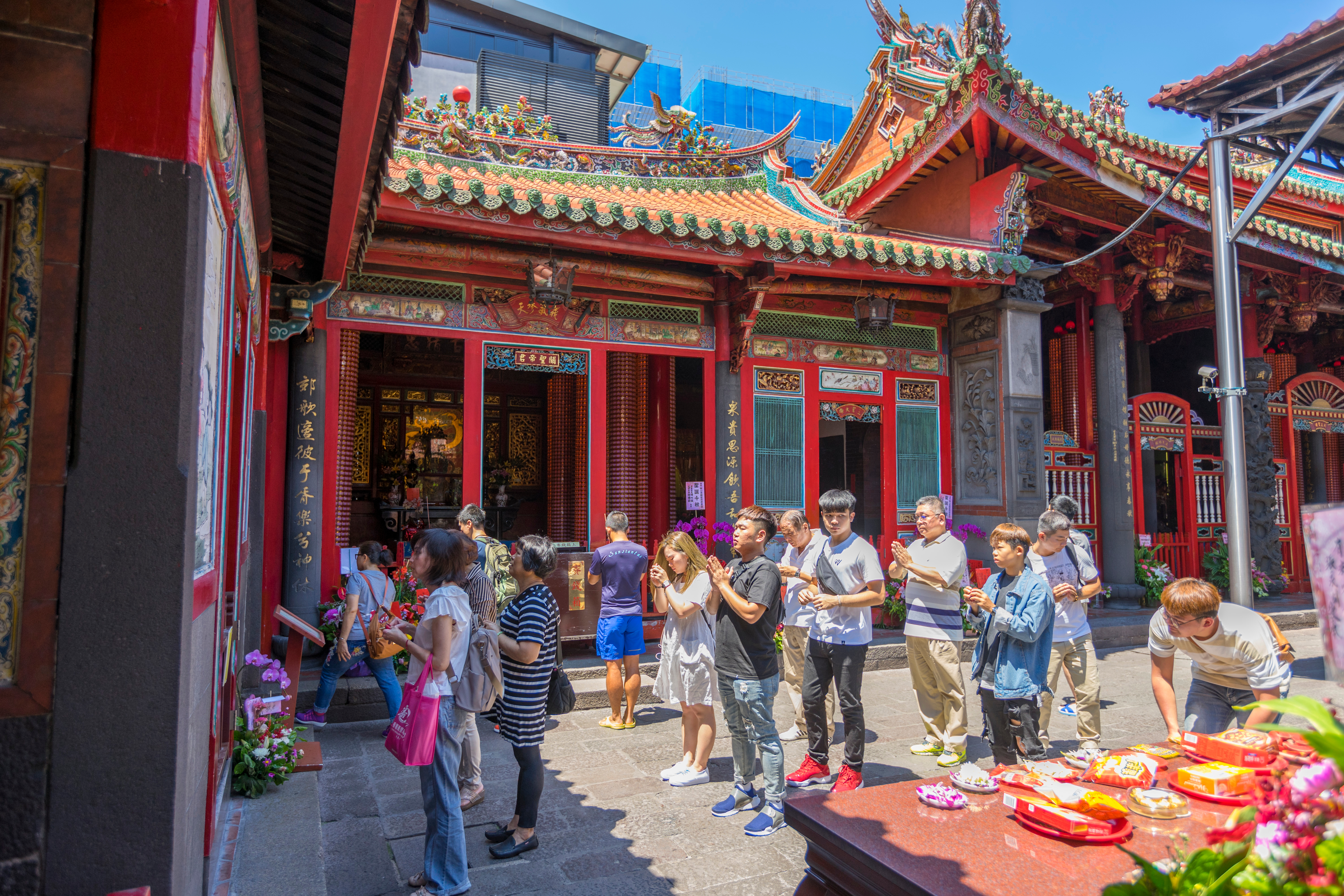 สถาปัตยกรรมวัดหลงซาน ไทเป Longshan Temple มังกรแกะสลักหลังคาจีนโบราณ