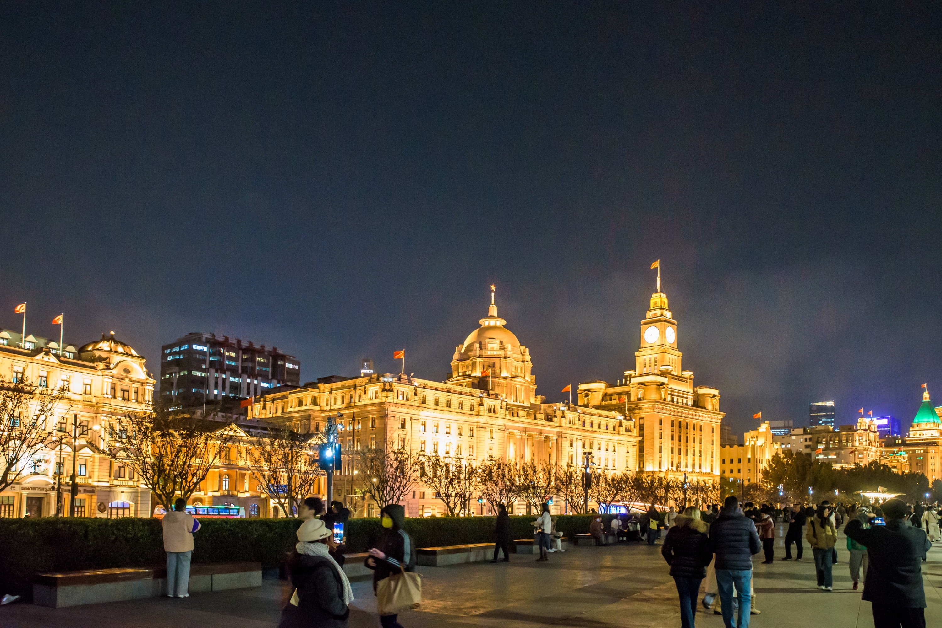 The Bund เซี่ยงไฮ้ วิวเมืองกลางคืน ตึกสวย จุดเช็คอินยอดฮิตของจีน
