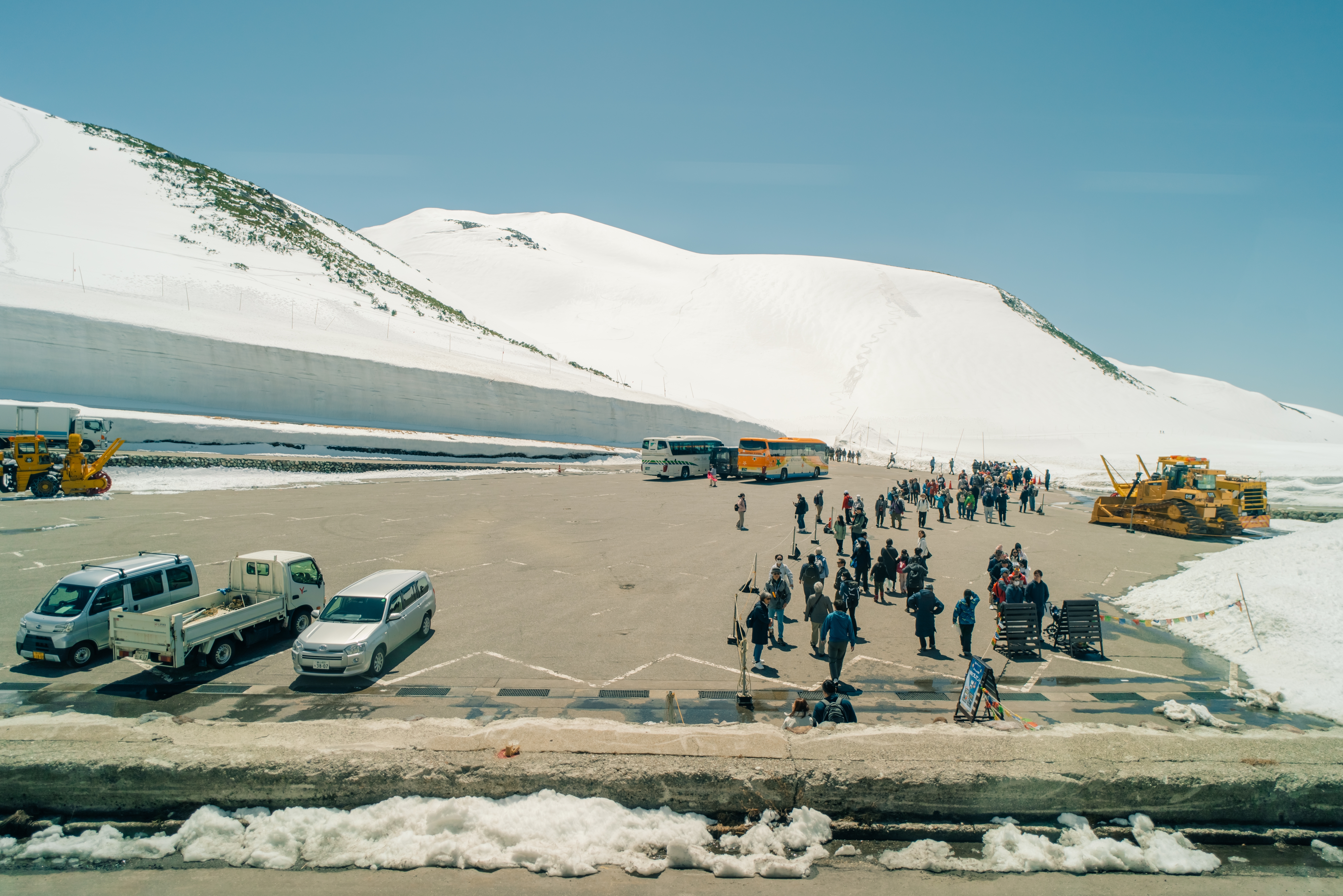 กำแพงหิมะทาเตยามะ Yuki no Otani สูงกว่า 10 เมตร เส้นทาง Tateyama Kurobe Alpine Route